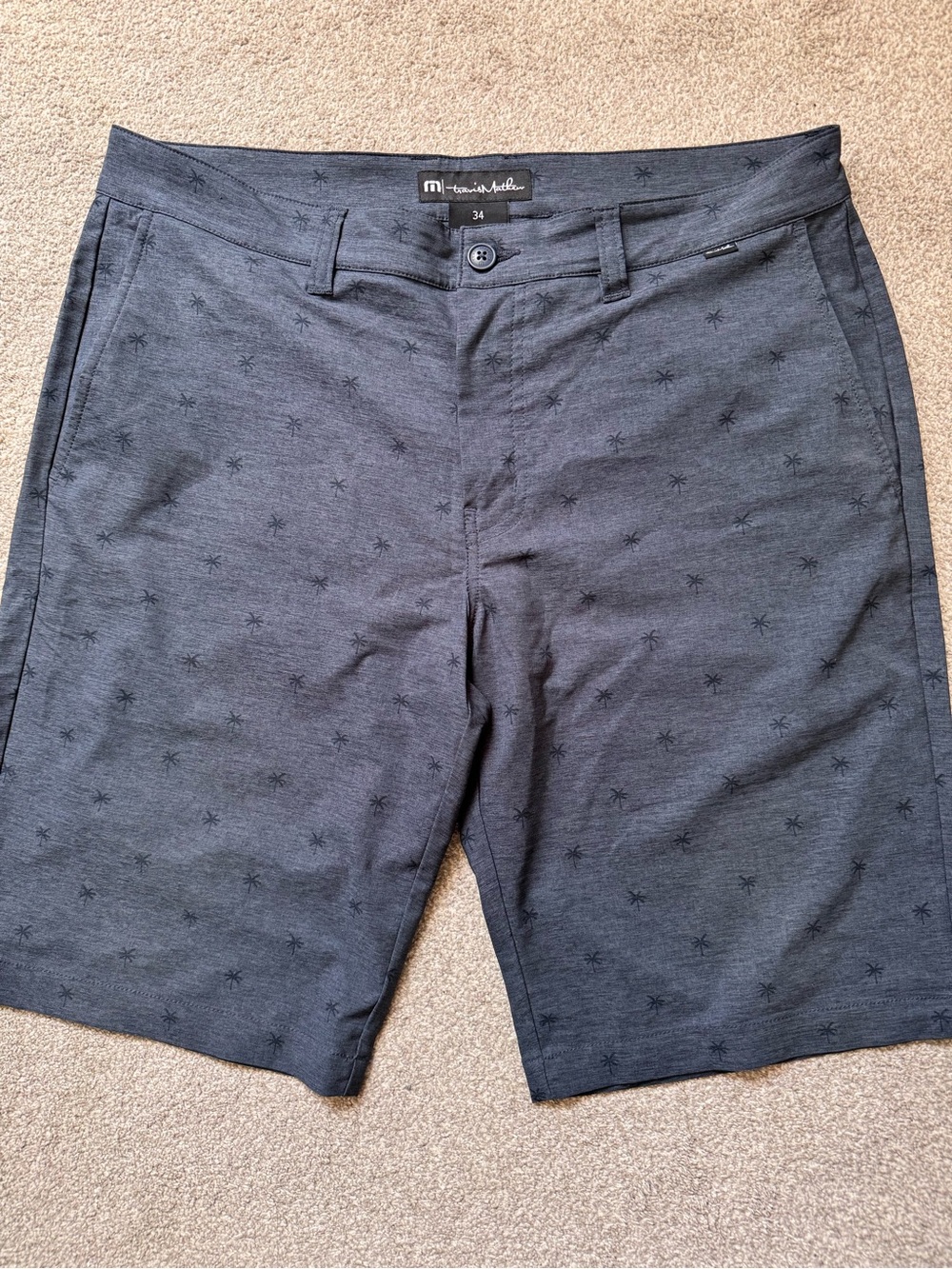 Mens Travis Mathew Lifestyle 10” Golf Shorts Size 34 Tropical Pattern